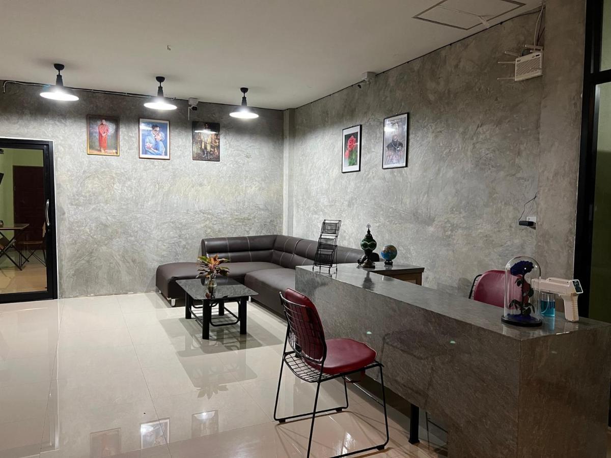 V Tharm Hotel 乌隆他尼 外观 照片