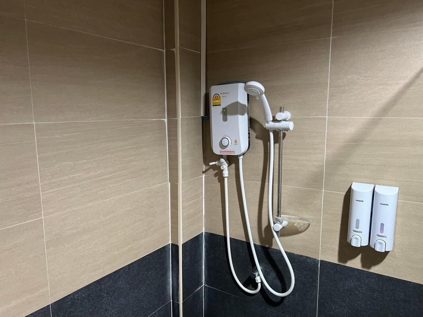 V Tharm Hotel 乌隆他尼 外观 照片